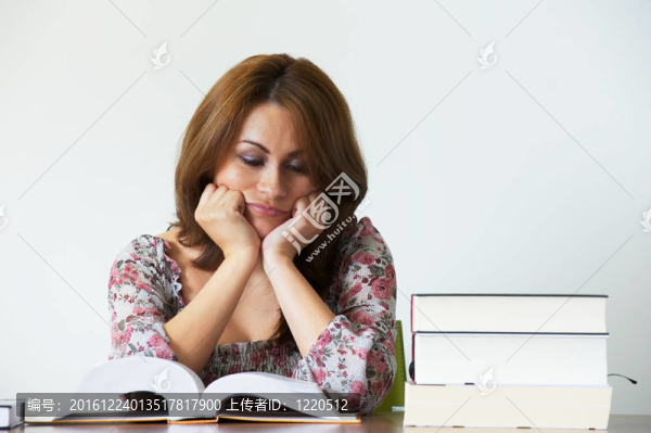 婦女在這里學(xué)習(xí)考試