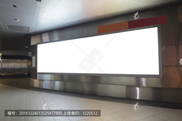 城市建筑中的空白廣告牌