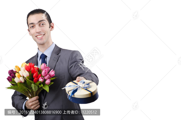 用禮品盒和鮮花的商人