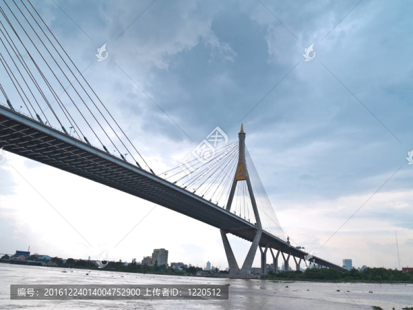 普密蓬國(guó)王橋