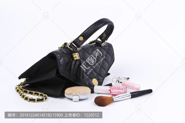 白色背景下女性化妝品中的化妝品。
