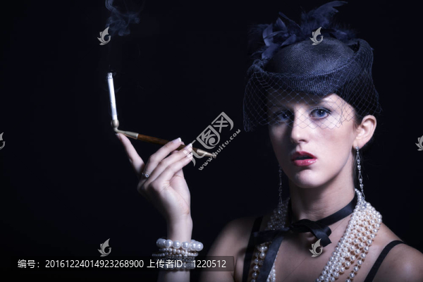 女人與香煙舊貨帽子