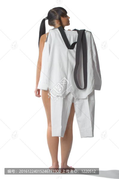 跆拳道女戰(zhàn)士與和服在右手