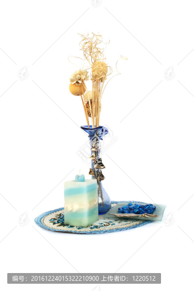 藍色花瓶；蠟燭；表格疊加