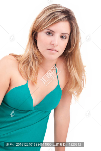 年輕漂亮的女人擺姿勢