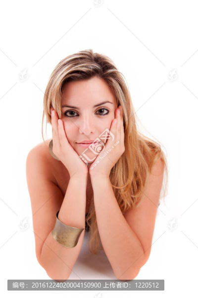 年輕漂亮的女人擺姿勢
