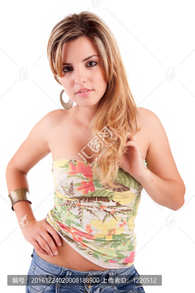 年輕漂亮的女人擺姿勢(shì)
