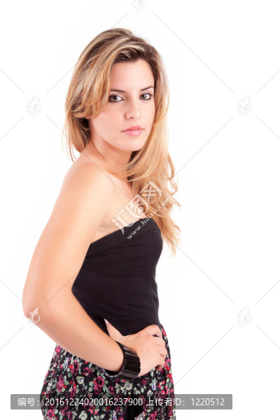 年輕漂亮的女人擺姿勢