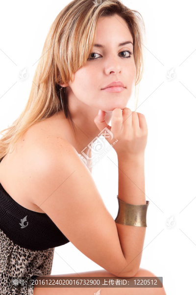 年輕漂亮的女人擺姿勢(shì)