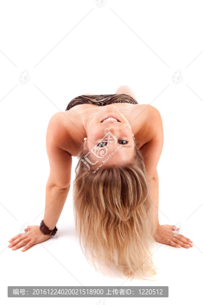 年輕漂亮的女人擺姿勢(shì)