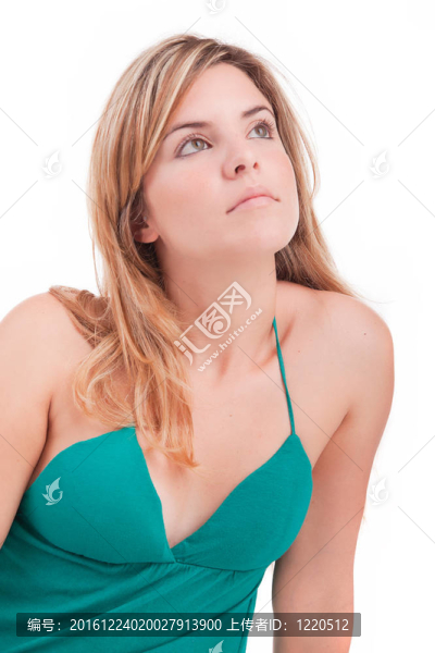 年輕漂亮的女人擺姿勢