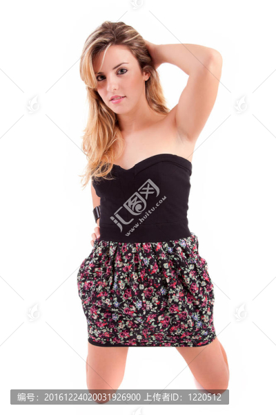 年輕漂亮的女人擺姿勢