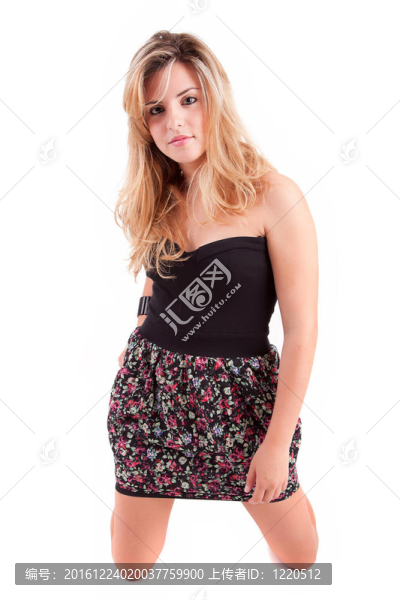 年輕漂亮的女人擺姿勢
