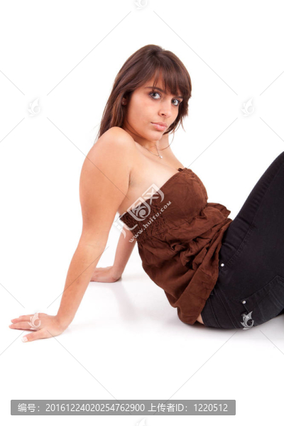 年輕漂亮的女人擺姿勢
