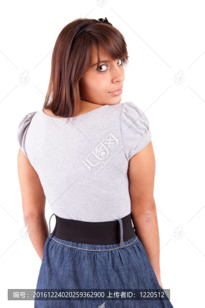 年輕漂亮的女人擺姿勢