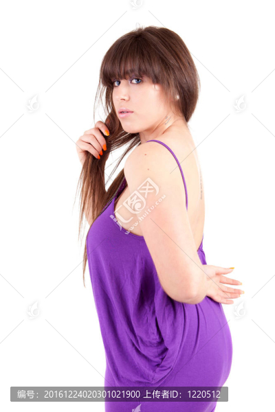 年輕漂亮的女人擺姿勢