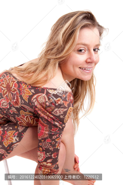 坐在椅子上的美女