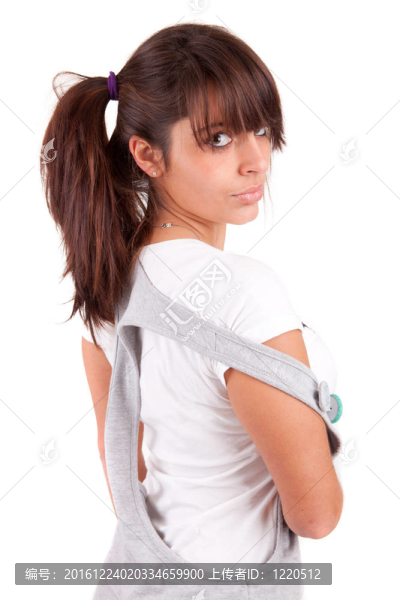 年輕漂亮的女人擺姿勢