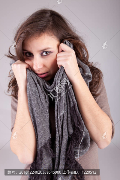 年輕漂亮的女人擺姿勢(shì)
