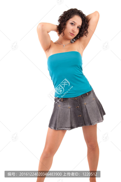 年輕漂亮的女人擺姿勢