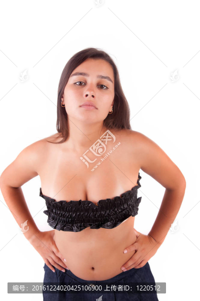 年輕漂亮的女人擺姿勢(shì)