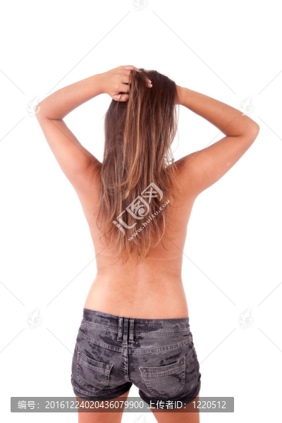 年輕漂亮的女人擺姿勢