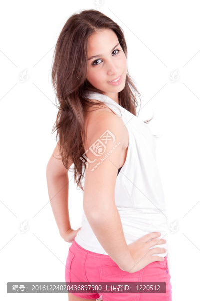 年輕漂亮的女人擺姿勢
