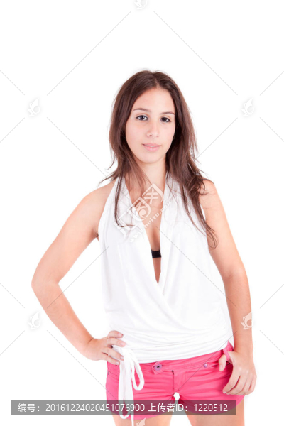 年輕漂亮的女人擺姿勢