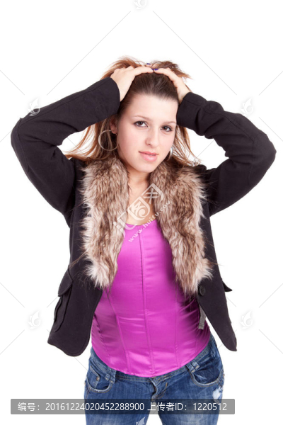 年輕漂亮的女人擺姿勢
