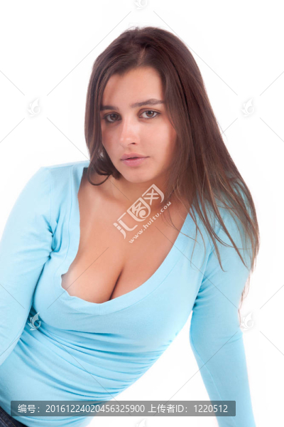 年輕漂亮的女人擺姿勢