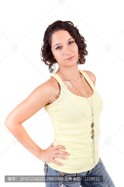 年輕漂亮的女人擺姿勢