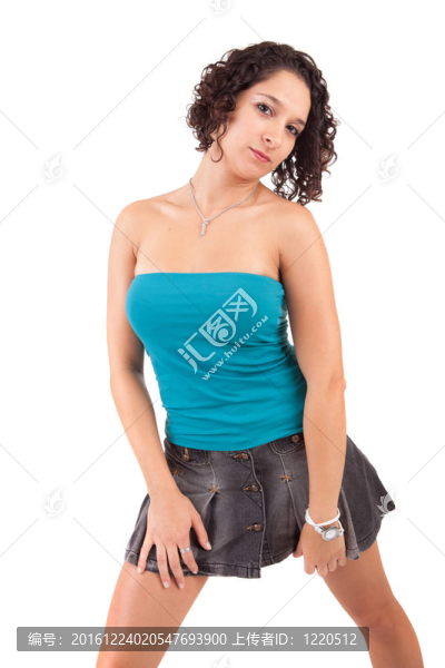 年輕漂亮的女人擺姿勢