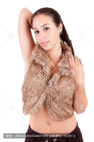 年輕漂亮的女人擺姿勢
