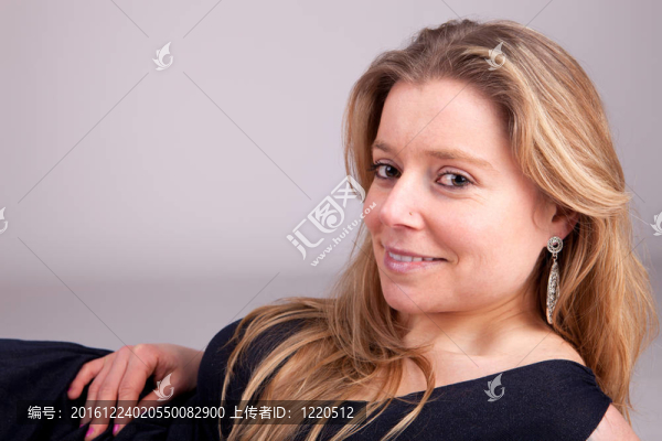 年輕美麗的女人肖像