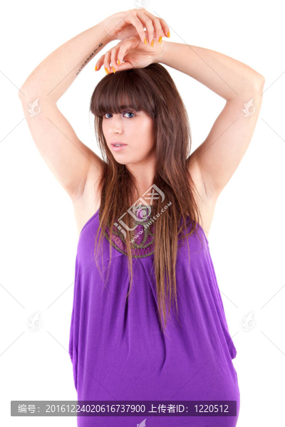 年輕漂亮的女人擺姿勢