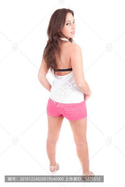 年輕漂亮的女人擺姿勢