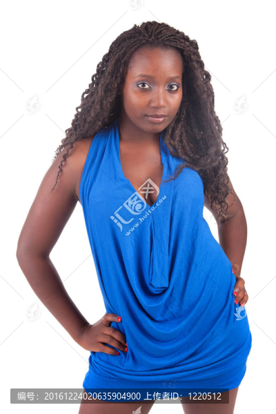 年輕漂亮的女人擺姿勢