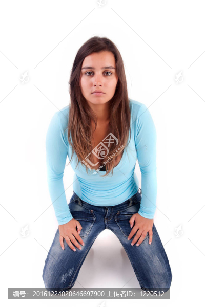 年輕漂亮的女人擺姿勢