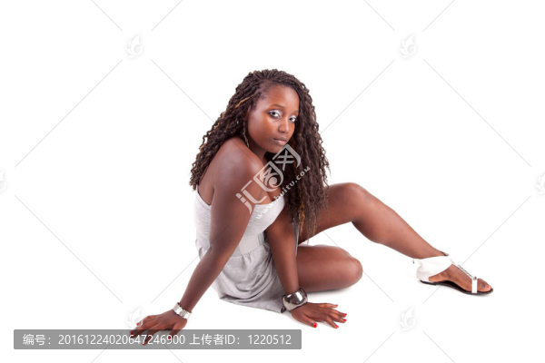 年輕漂亮的女人擺姿勢