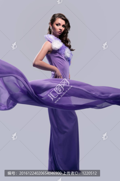 穿裙子的女孩