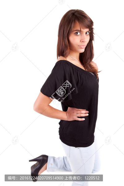 年輕漂亮的女人擺姿勢
