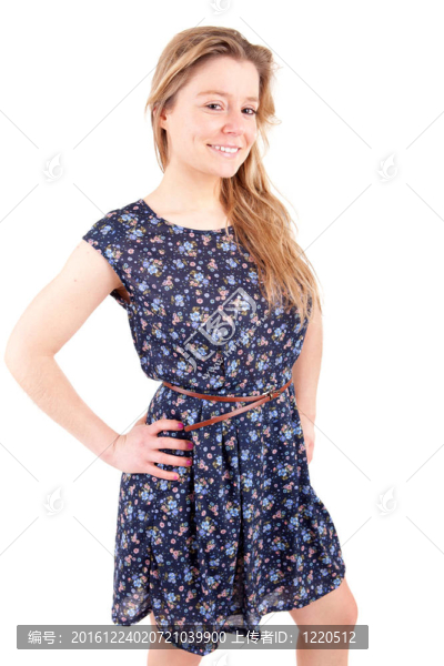 年輕漂亮的女人擺姿勢