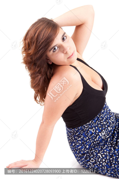 年輕漂亮的女人擺姿勢