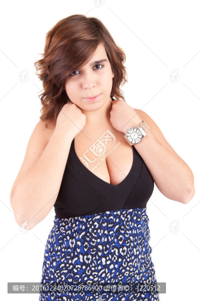 年輕漂亮的女人擺姿勢