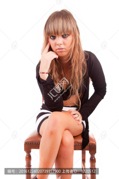 坐在椅子上的美女