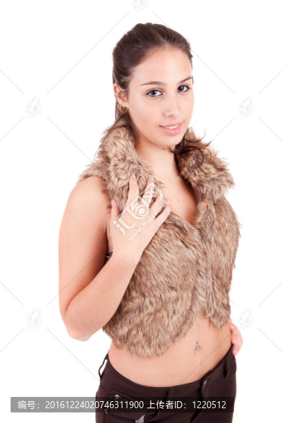 年輕漂亮的女人擺姿勢