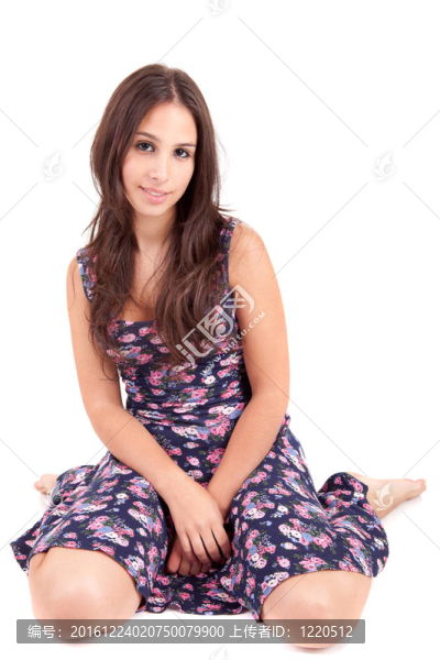 年輕漂亮的女人擺姿勢