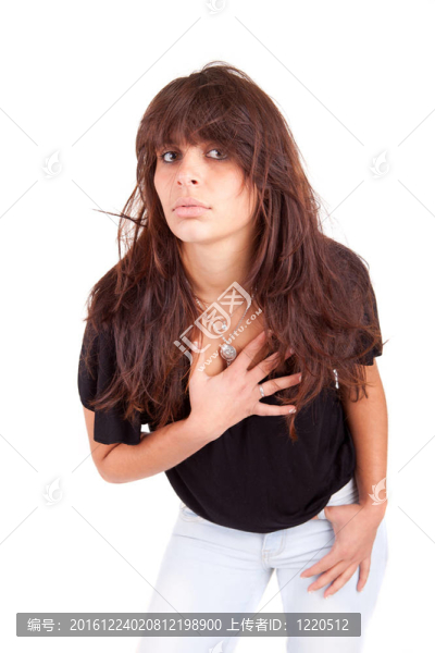 年輕漂亮的女人擺姿勢