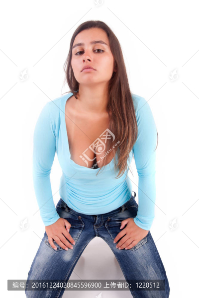 年輕漂亮的女人擺姿勢(shì)