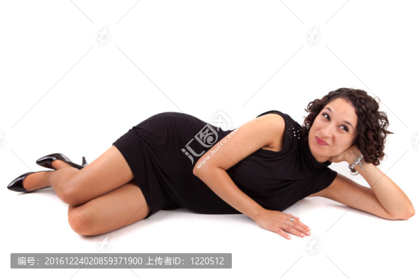 年輕漂亮的女人擺姿勢